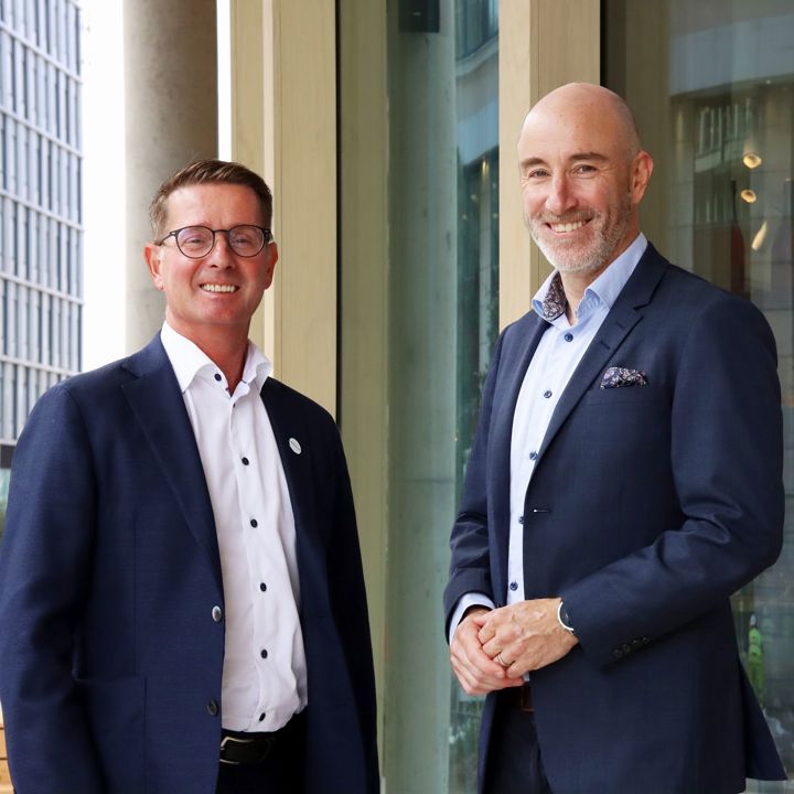 Micael Averborg, VP Business Development, Vectura. Matthew Iles, CEO, AbbVie Scandinavia.