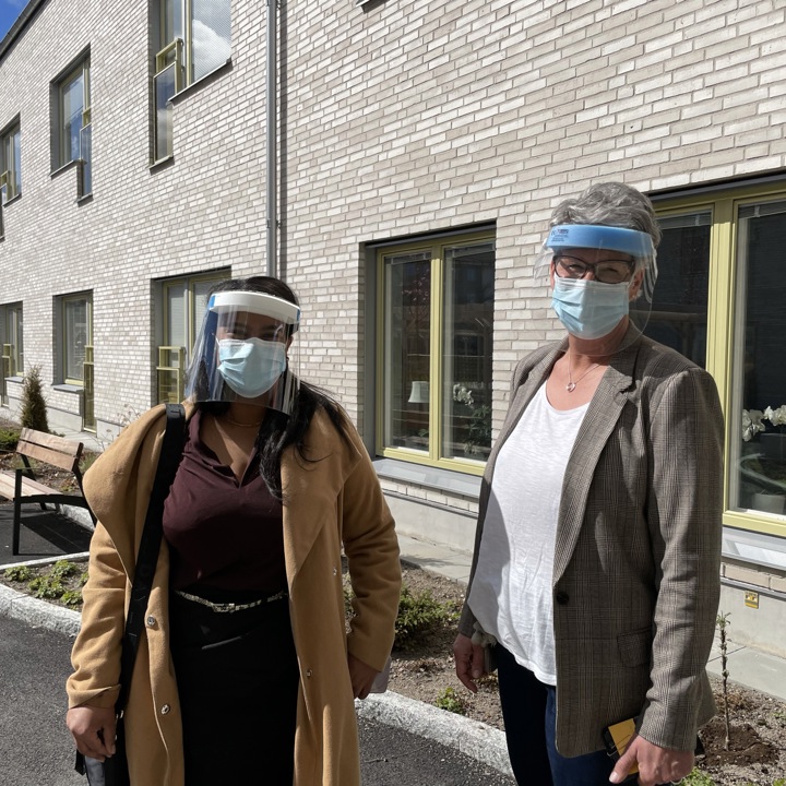 Riham Mustafa Fastighetsförvaltare på Vectura tillsammans med Madeleine Bjurelid enhetschef på vård- och omsorgsboendet Solhem.