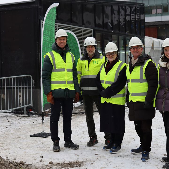 Från vänster: Nils Resvik, Projektchef Vectura, Anders Bysell, VD IN3PRENÖR, Karin Wanngård, finansborgarråd Stockholm Stad, Micael Averborg, Affärsutvecklingschef Vectura och Malin Flink, Sverige- och Finaldschef Joe & the Juice.